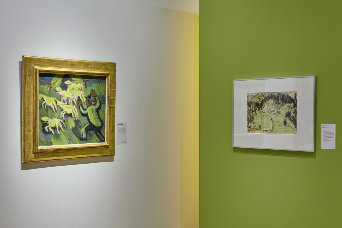 Bild vergrößern: Auf der linken Seite ein grünfarbiges Gemälde mit einer Schafherde; auf der rechten Seite eine Zeichnung eines Gebirgsdorfes.